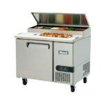 Mesa de preparación de pizza Migali C-PP44-HC de 44" con base refrigerada, 115 V