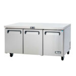 Refrigerador bajo mostrador Migali C-U72R-HC de 72 7/10" de ancho con (3) secciones y (3) puertas, 115 V