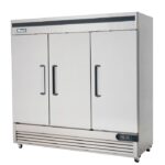 Congelador vertical Migali C-3FB-HC de 81″ con tres secciones y tres puertas sólidas