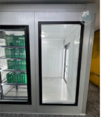 Cold storage walk-in unit with shelving for food service