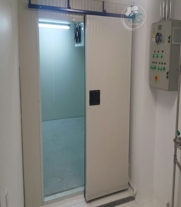 Large cold storage room for commercial kitchen